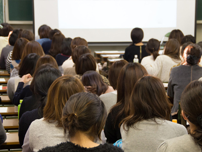 写真：薬剤師の人材育成の充実により薬局の質のさらなる向上へ。